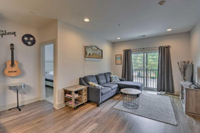 Modern Nashville Condo 7 Miles to Downtown!